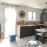 شقة Maison Neuve Elegante, Jardin Au Calme En Campagne, Proche Alencon Et Parking